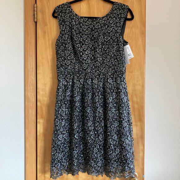 Black and silver lace sequined short formal dress, with back zipper - Picture 7 of 7